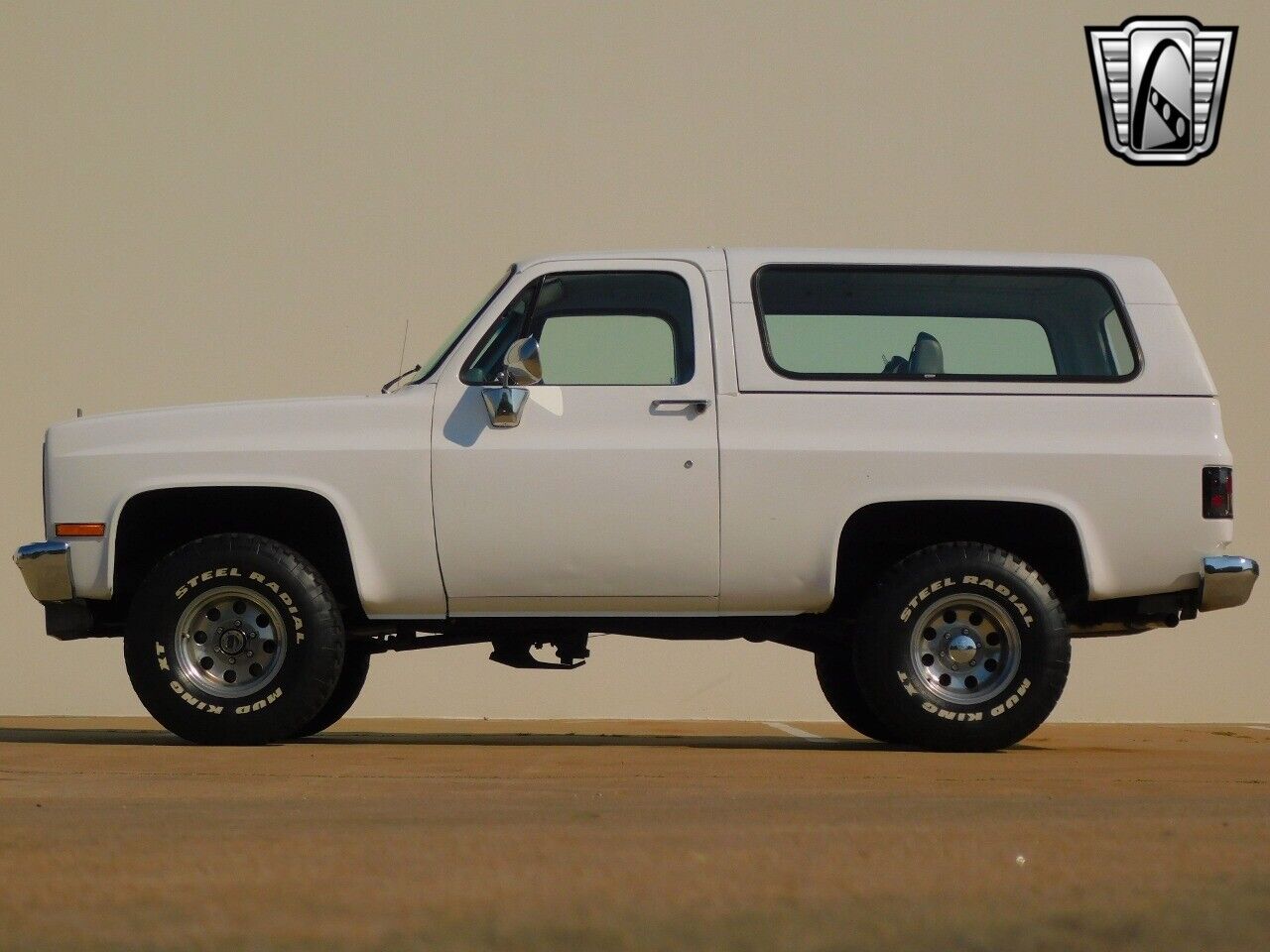 Chevrolet-Blazer-1989-White-Gray-11372-3