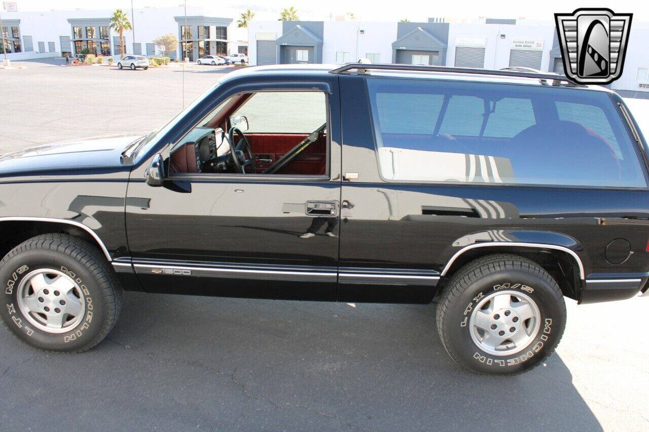 Chevrolet-Blazer-Cabriolet-1994-Black-Red-93760-5