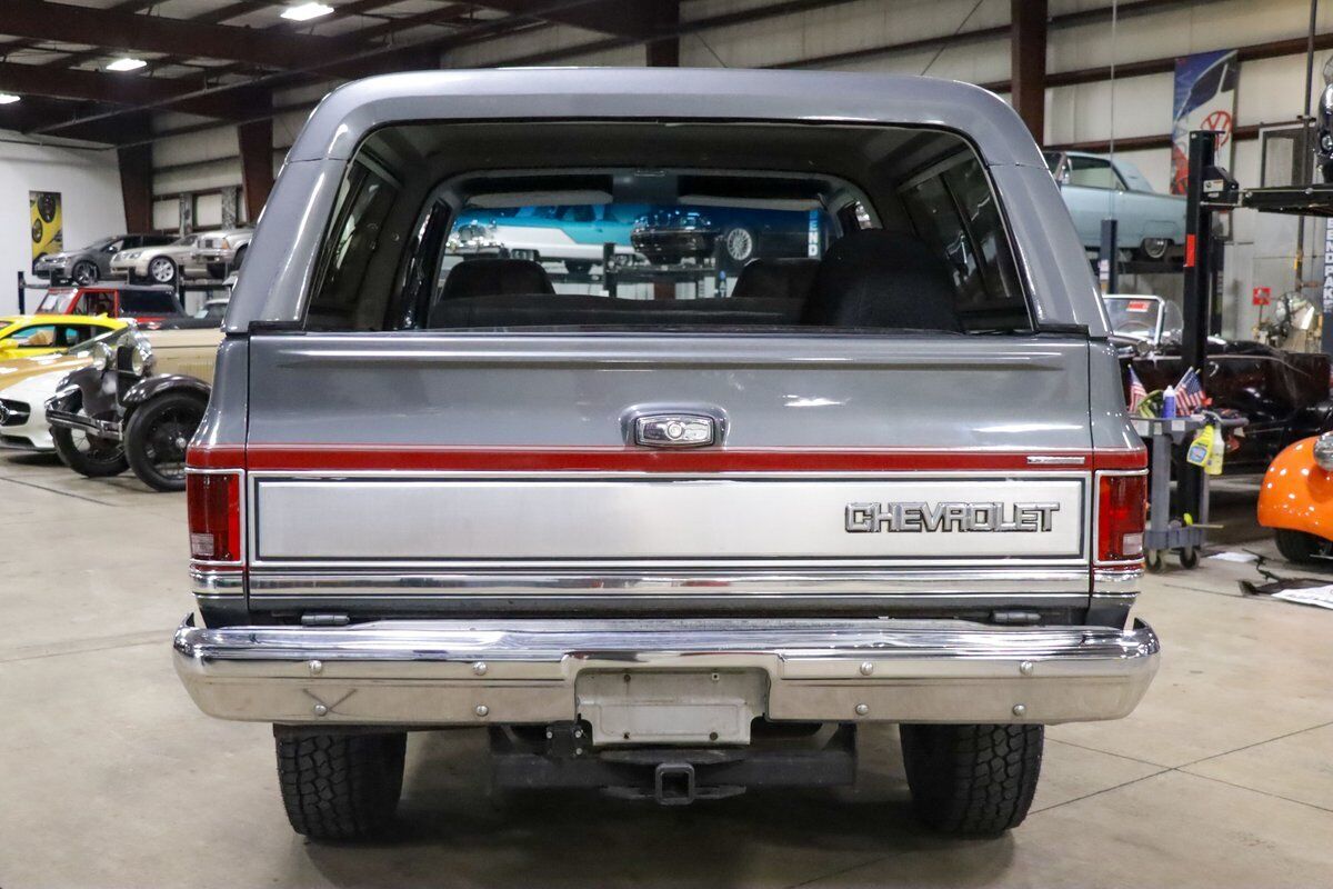 Chevrolet-Blazer-SUV-1987-Gray-Gray-123675-6