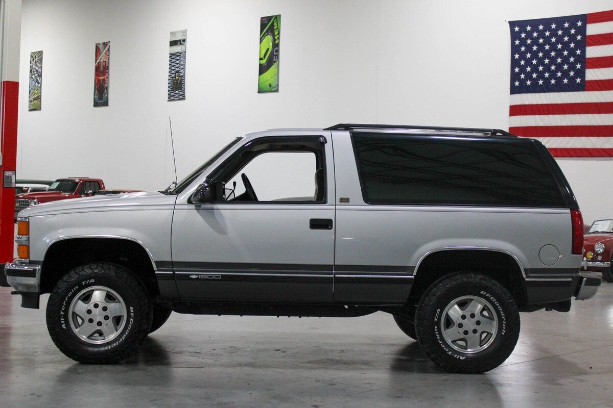 Chevrolet-Blazer-SUV-1992-Silver-Gray-266157-1