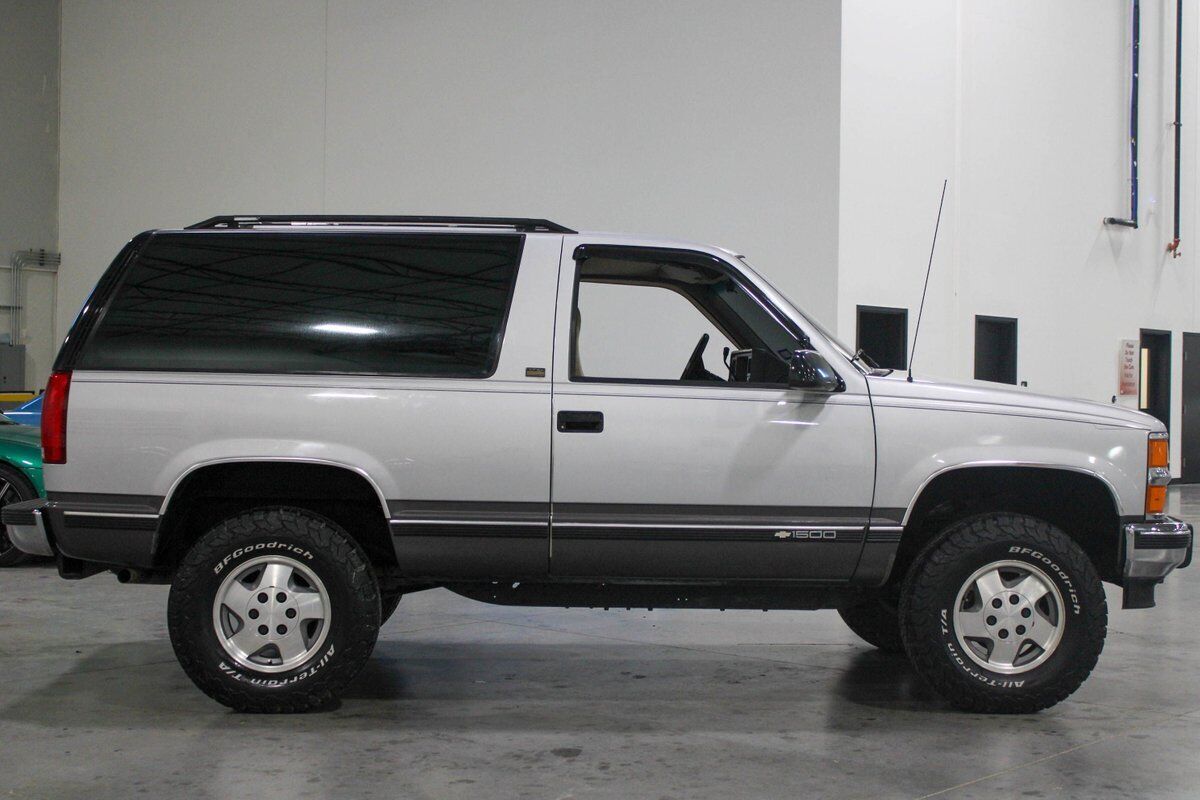 Chevrolet-Blazer-SUV-1992-Silver-Gray-266157-5