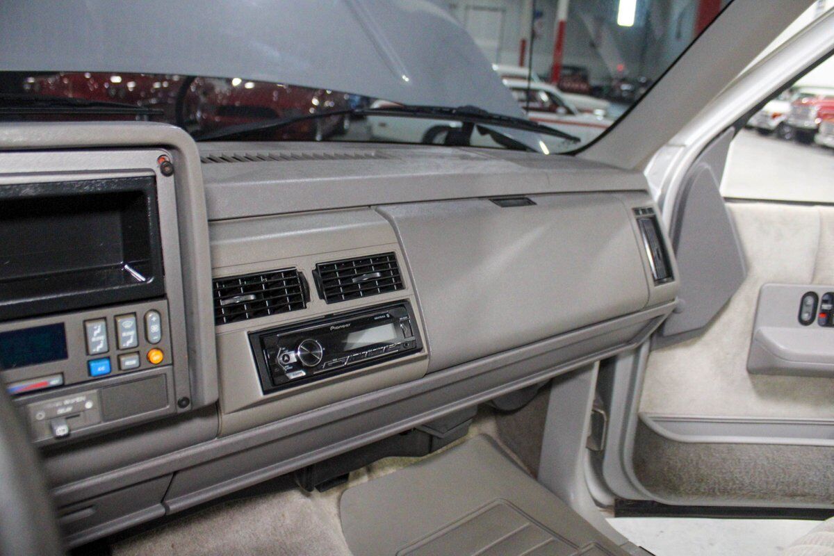 Chevrolet-Blazer-SUV-1992-Silver-Gray-266157-9