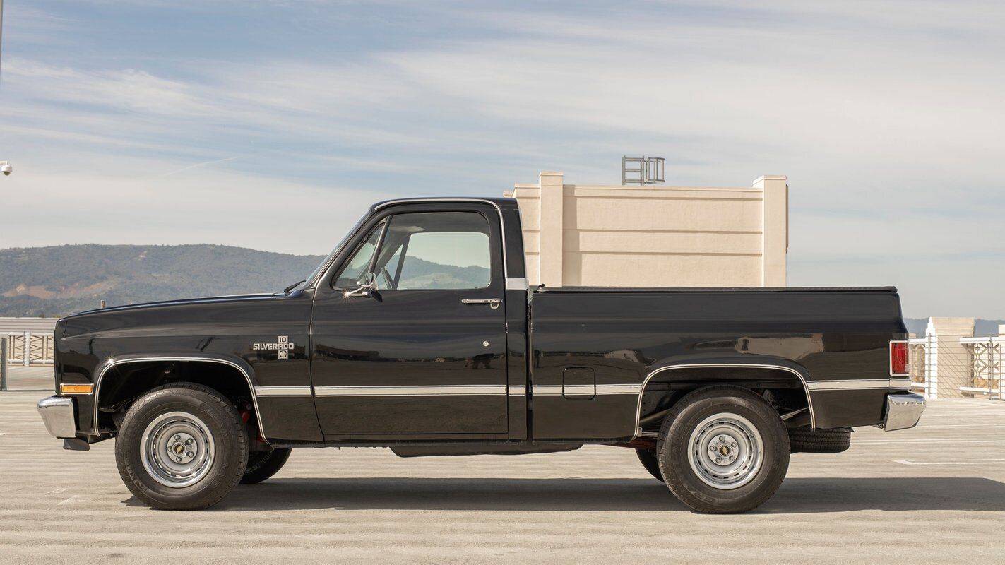 Chevrolet-C-10-1984-Black-Black-0-2