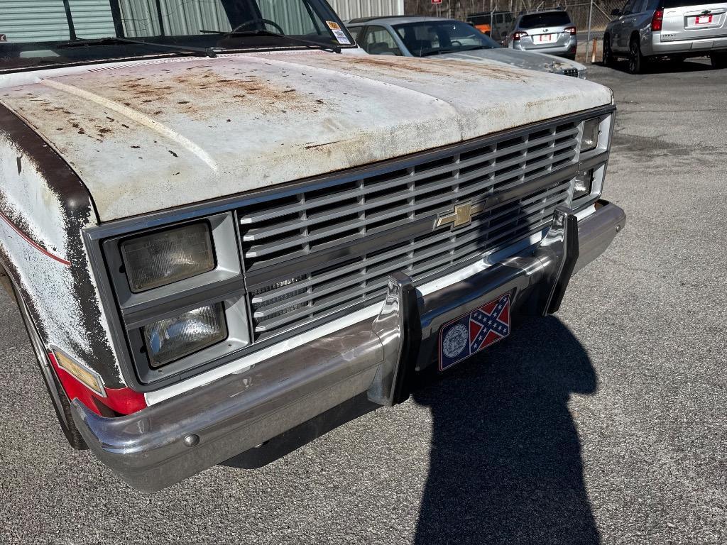 Chevrolet-C-10-1984-White-Red-0-13