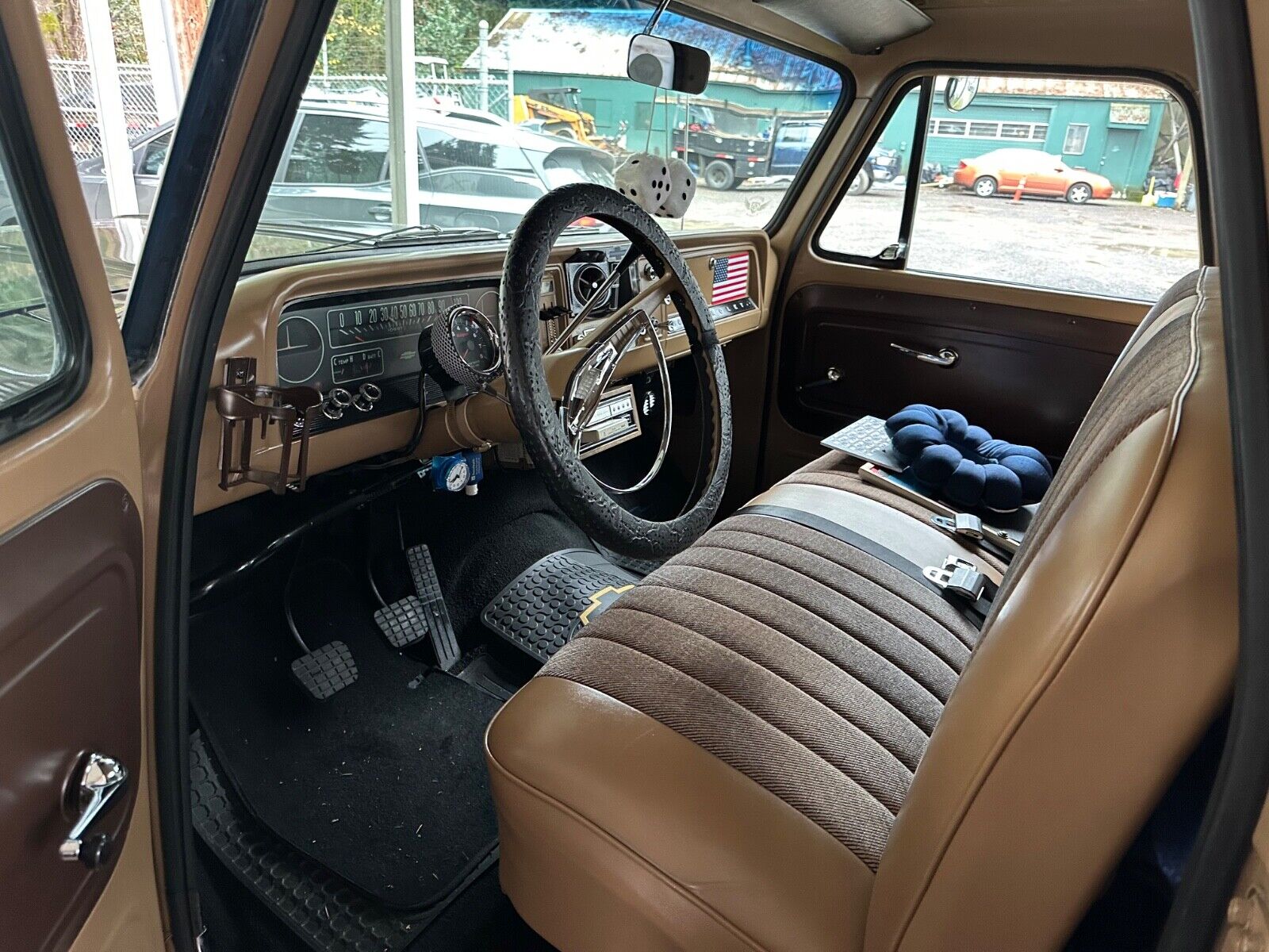 Chevrolet-C-10-Pickup-1965-Blue-Tan-17881600-18