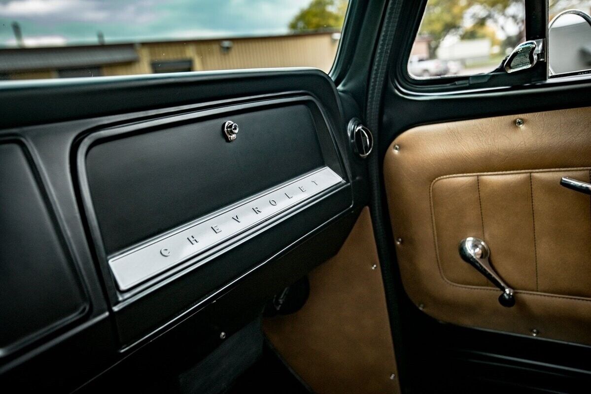 Chevrolet-C-10-Pickup-1966-Black-Tan-744-8