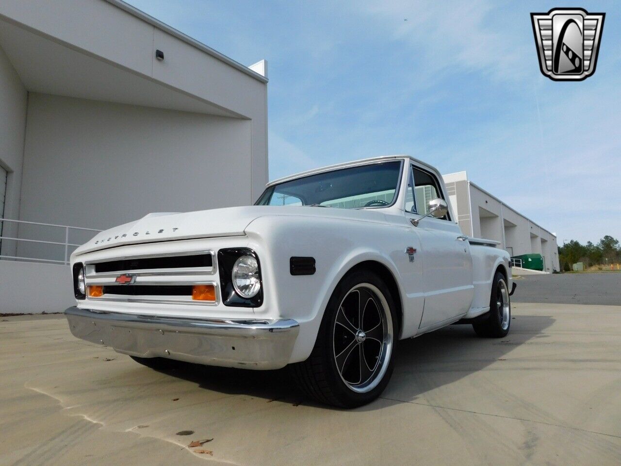 Chevrolet-C-10-Pickup-1968-White-Black-35803-4