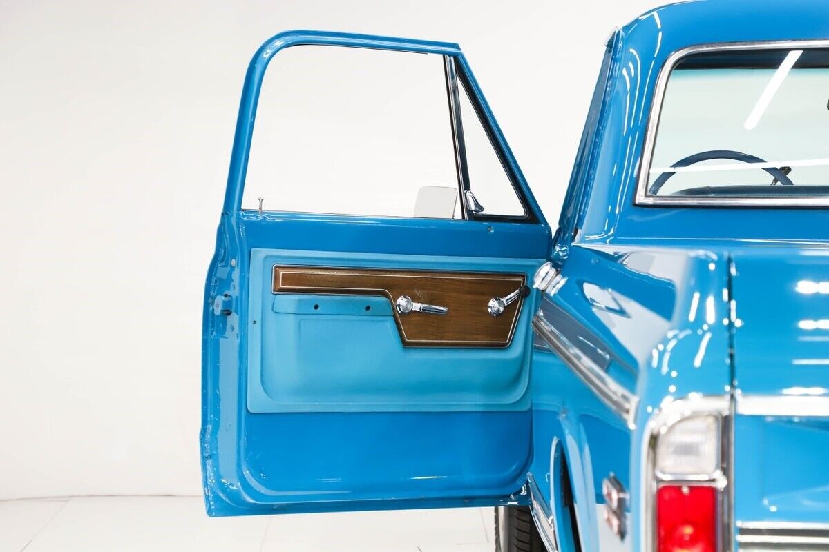 Chevrolet-C-10-Pickup-1972-Blue-Blue-0-6