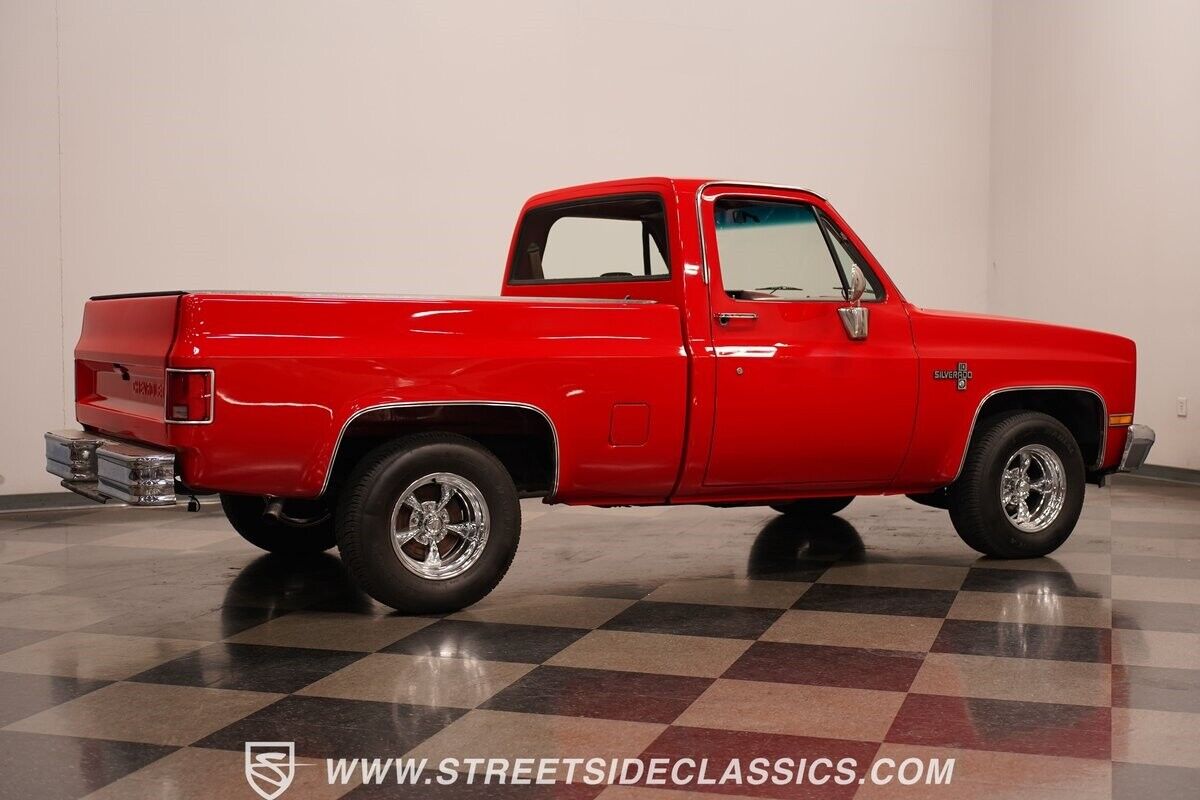 Chevrolet-C-10-Pickup-1982-16