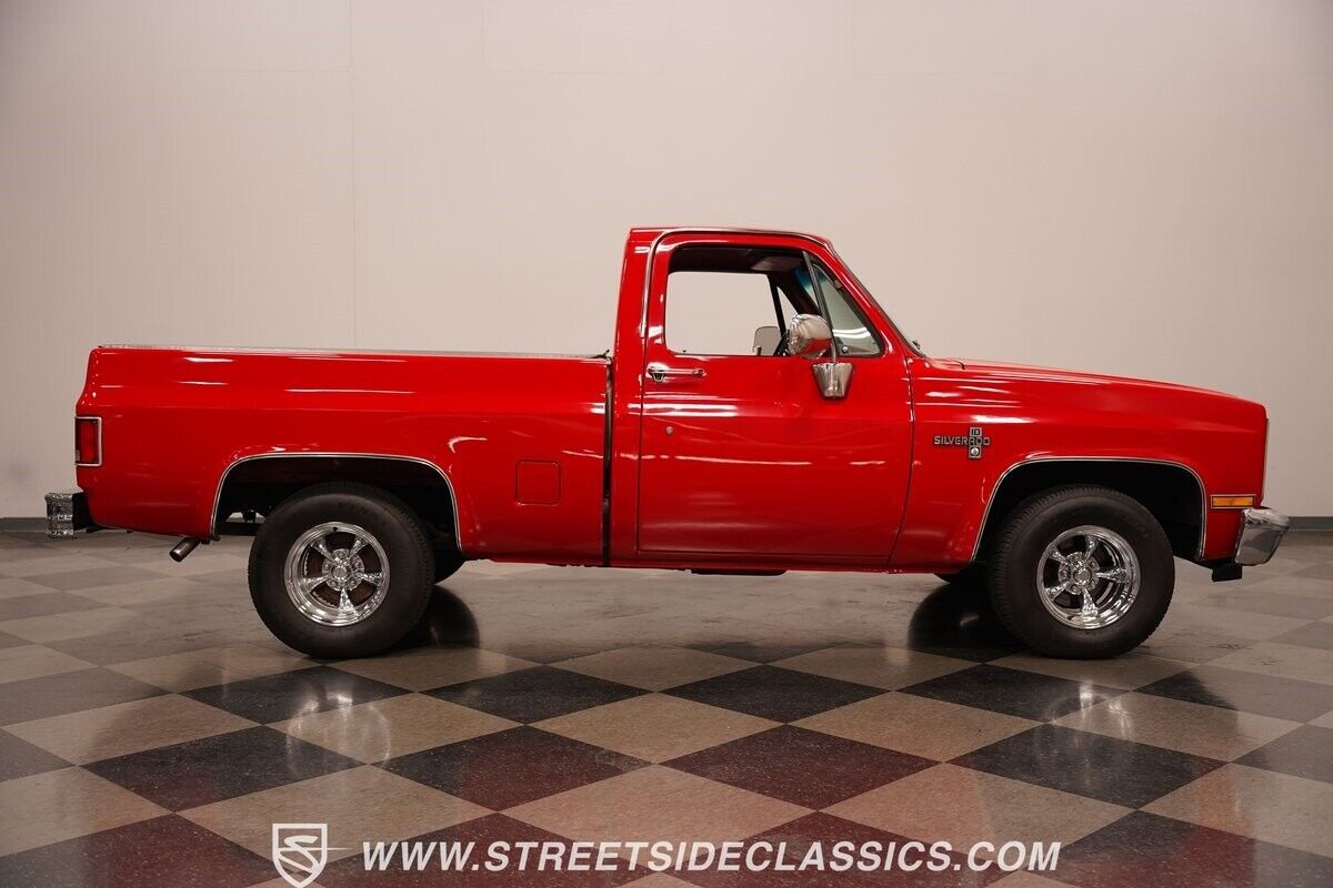 Chevrolet-C-10-Pickup-1982-17