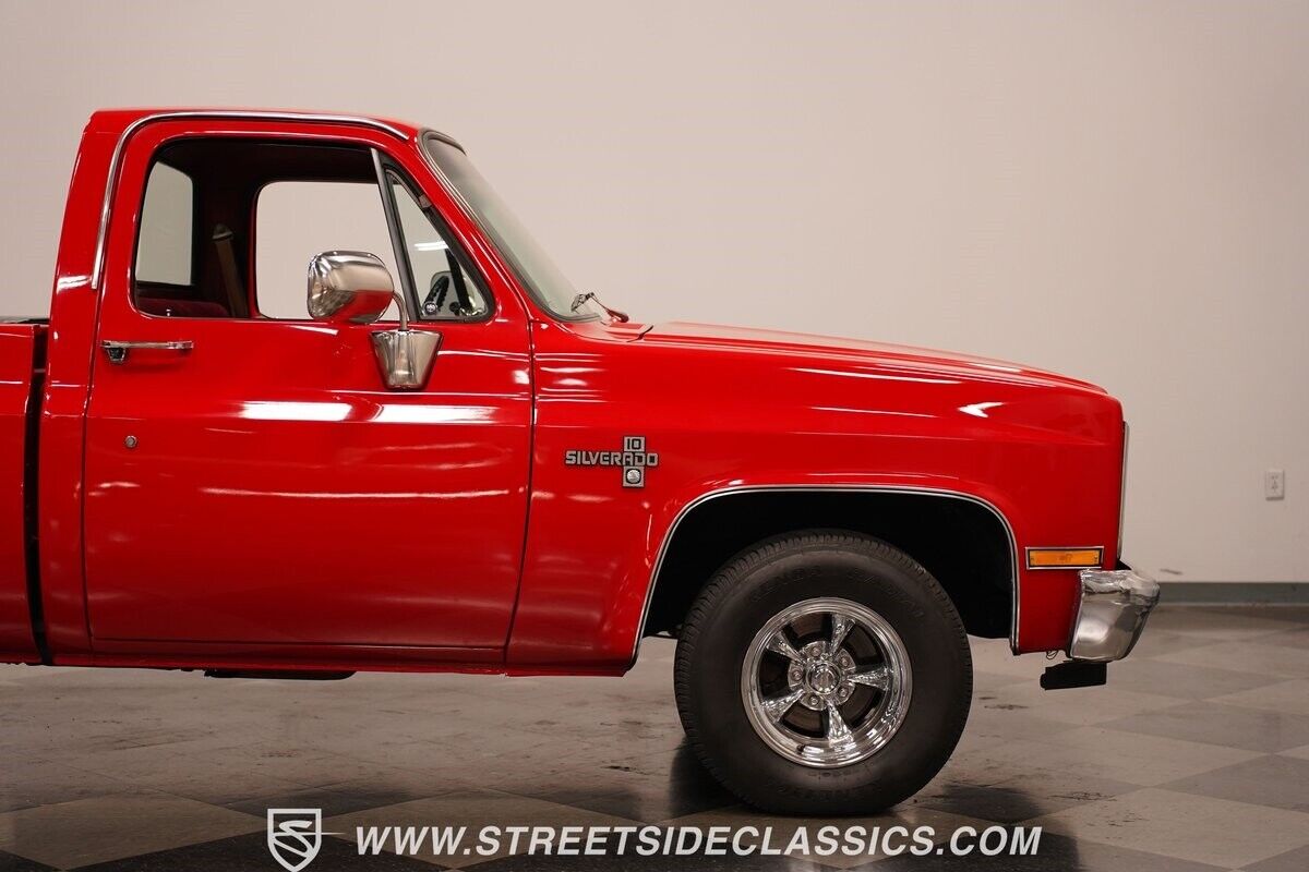 Chevrolet-C-10-Pickup-1982-33