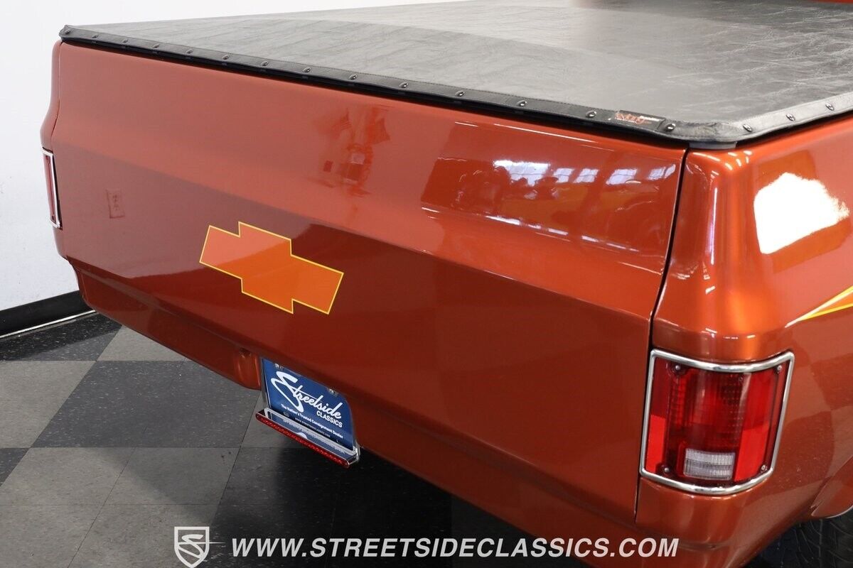 Chevrolet-C-10-Pickup-1985-Orange-Tan-17460-24