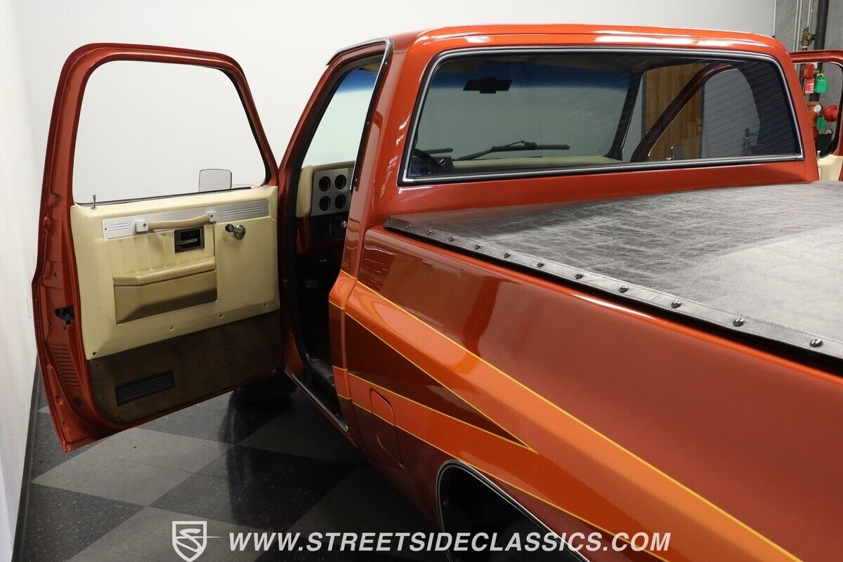 Chevrolet-C-10-Pickup-1985-Orange-Tan-17460-32