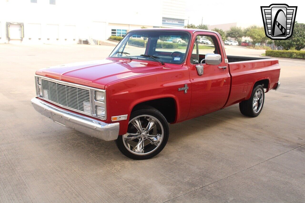 Chevrolet-C-10-Pickup-1985-Red-Black-9025-2