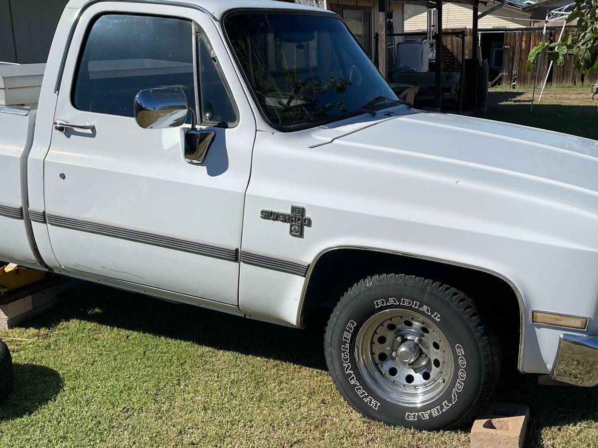 Chevrolet-C-10-silverado-1984-10