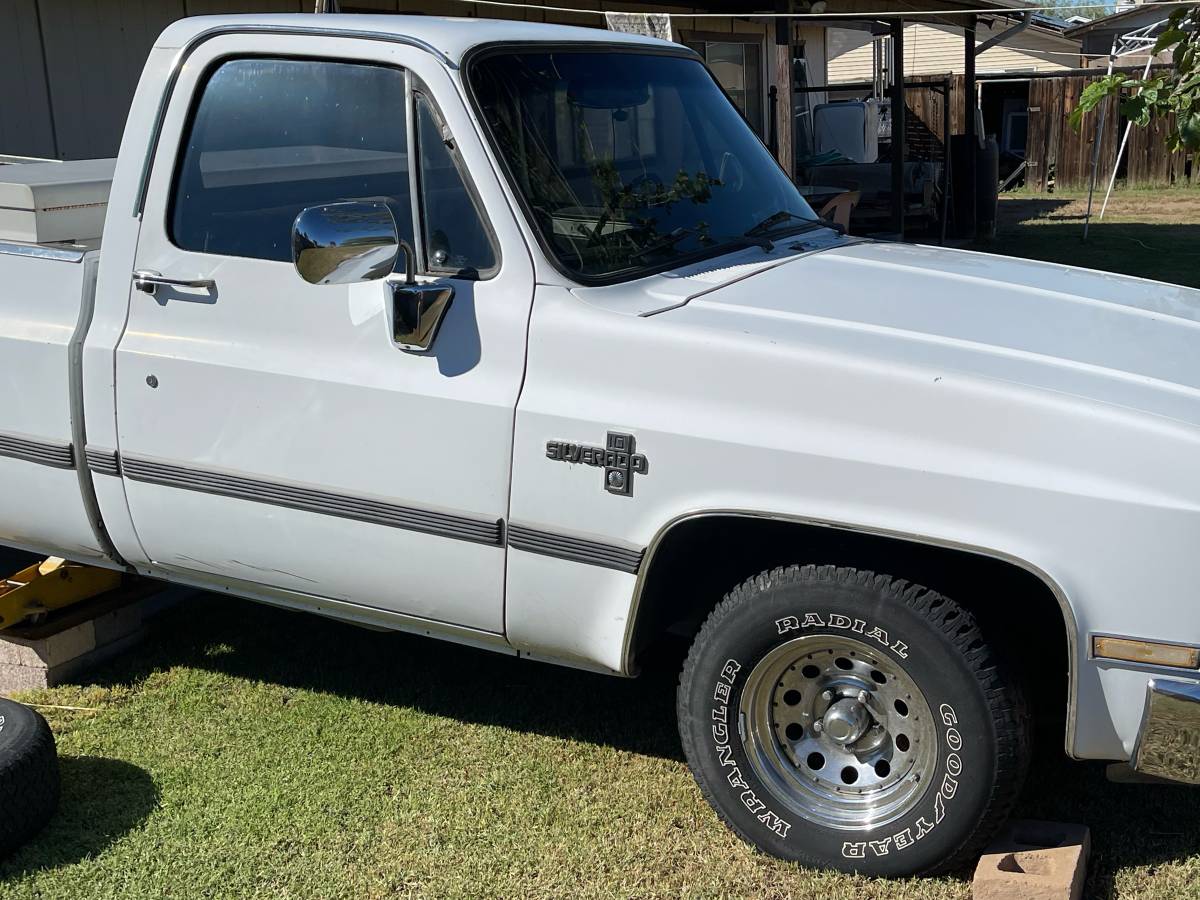 Chevrolet-C-10-silverado-1984-11