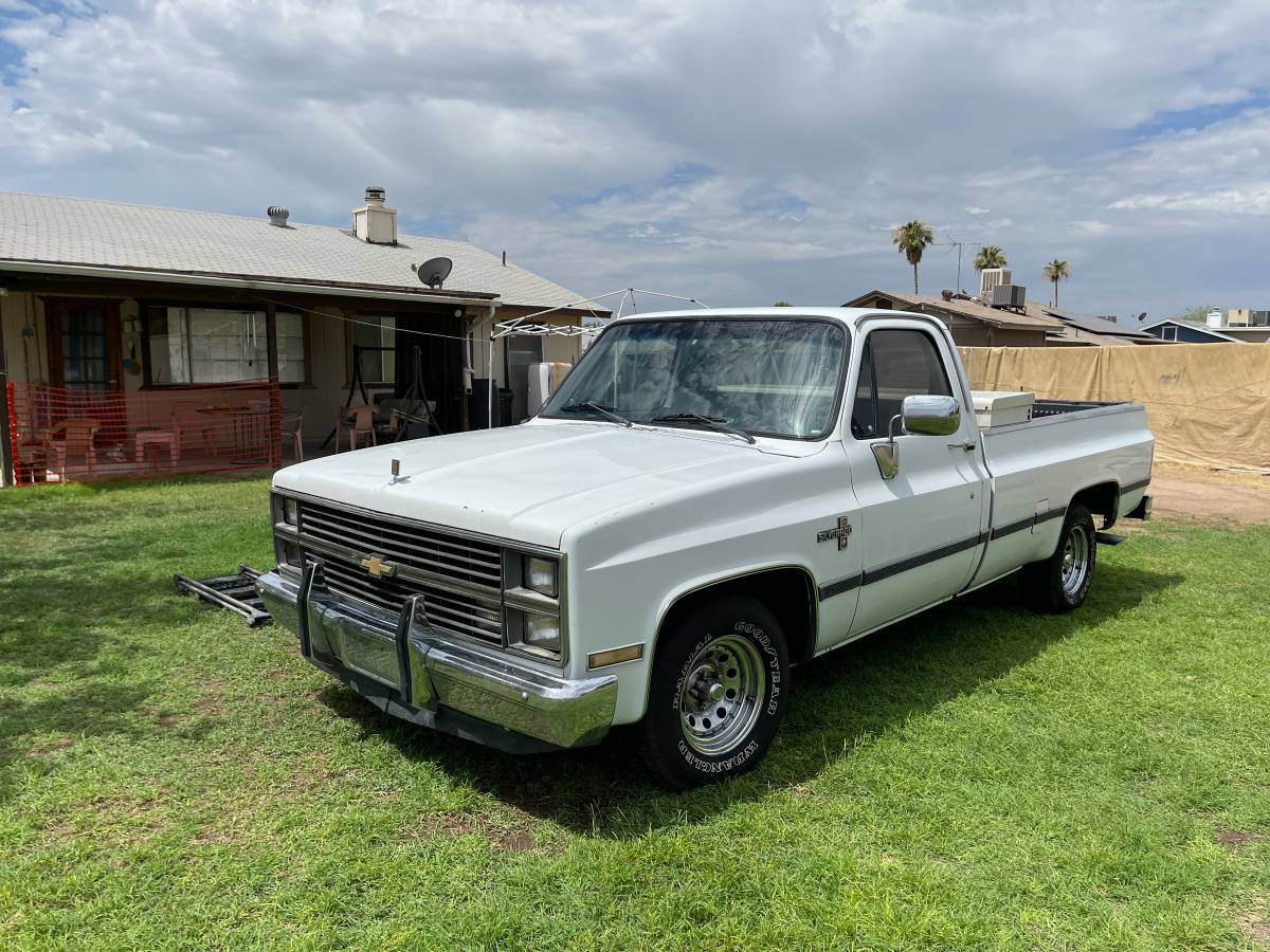 Chevrolet-C-10-silverado-1984-2