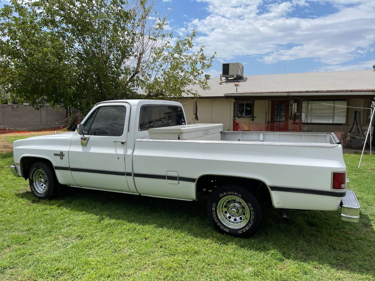 Chevrolet-C-10-silverado-1984-4