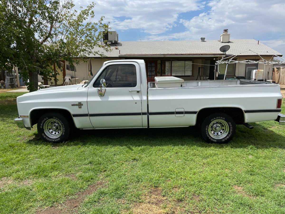 Chevrolet-C-10-silverado-1984-5