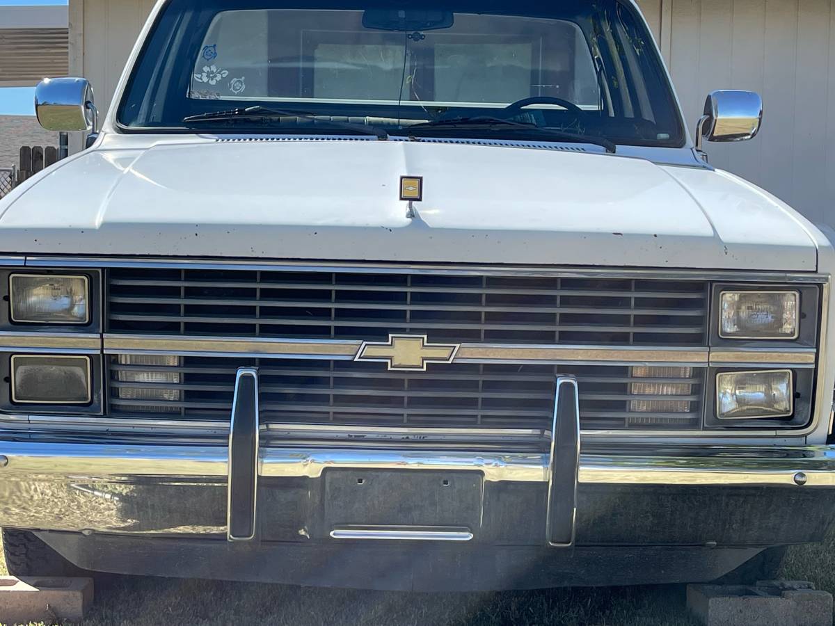 Chevrolet-C-10-silverado-1984-7