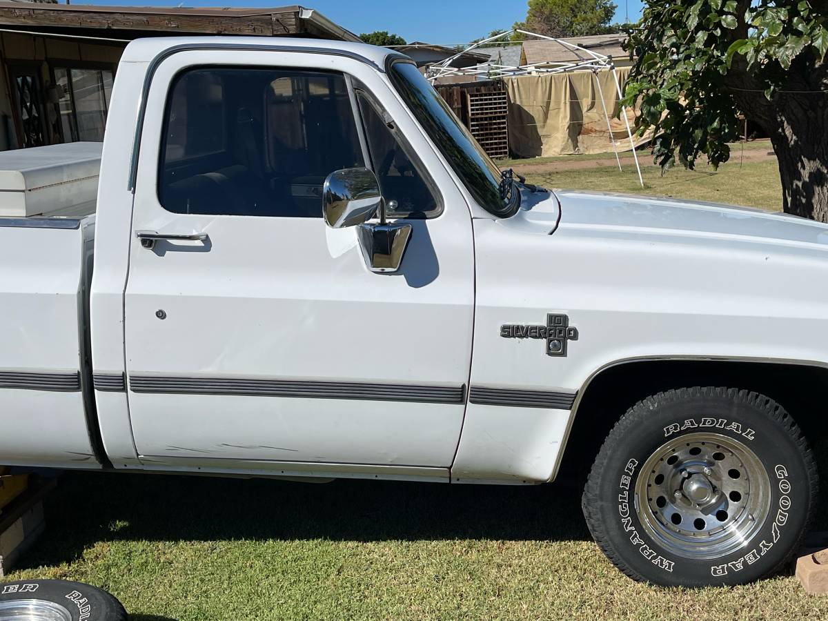 Chevrolet-C-10-silverado-1984-8