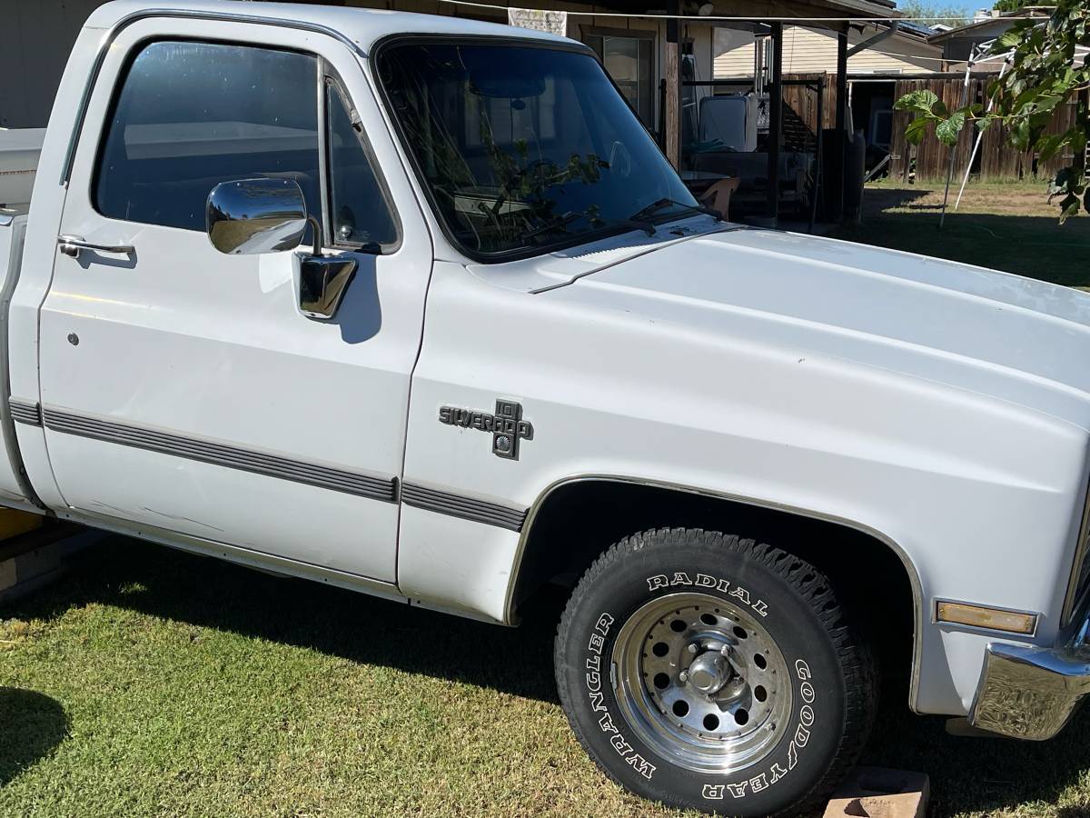 Chevrolet-C-10-silverado-1984-9