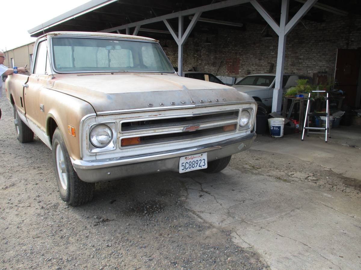 Chevrolet-C-20-camper-special-1968-custom-1986-15