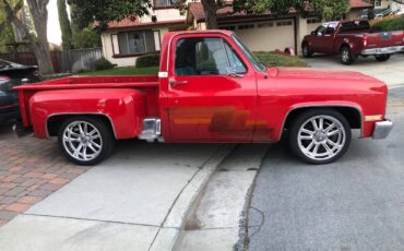 Chevrolet-C10-1983-red-80467-3