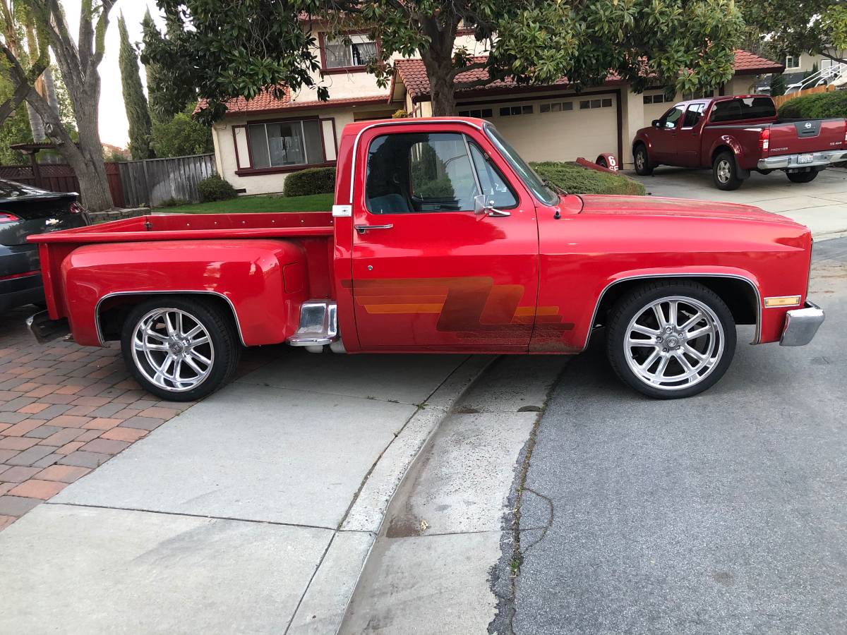 Chevrolet-C10-1983-red-80467-3