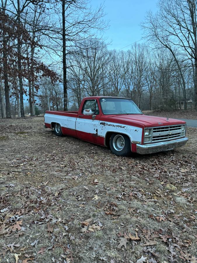 Chevrolet-C10-1984-red-198681-1