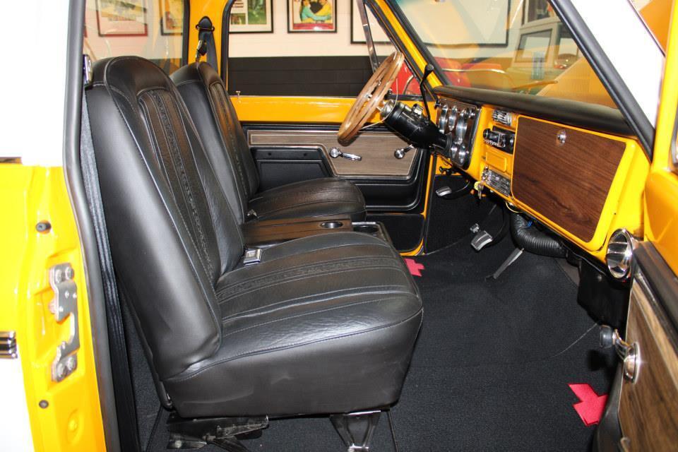 Chevrolet-C10-Cheyenne-1969-Yellow-Black-10-10