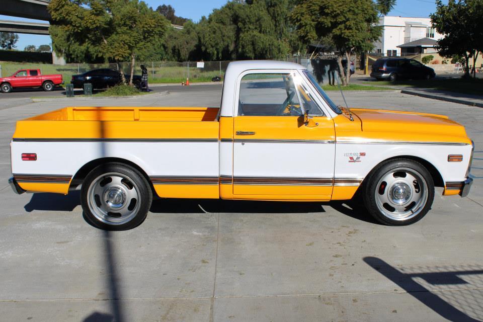 Chevrolet-C10-Cheyenne-1969-Yellow-Black-10-2