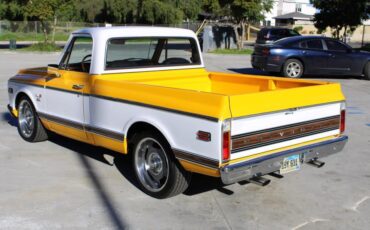 Chevrolet-C10-Cheyenne-1969-Yellow-Black-10-38