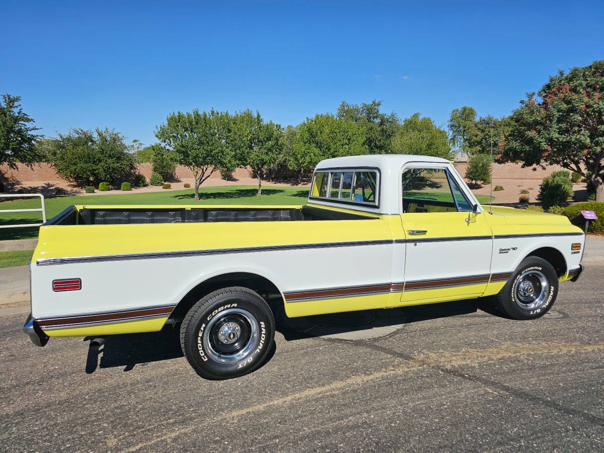 Chevrolet-C10-custom-deluxe-1972-13