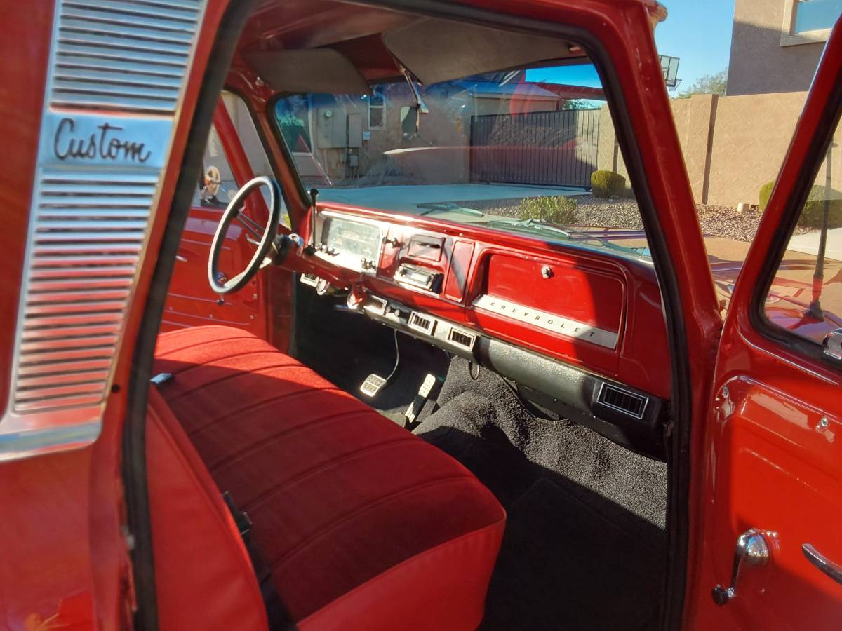 Chevrolet-C10-truck-1966-red-93342-4