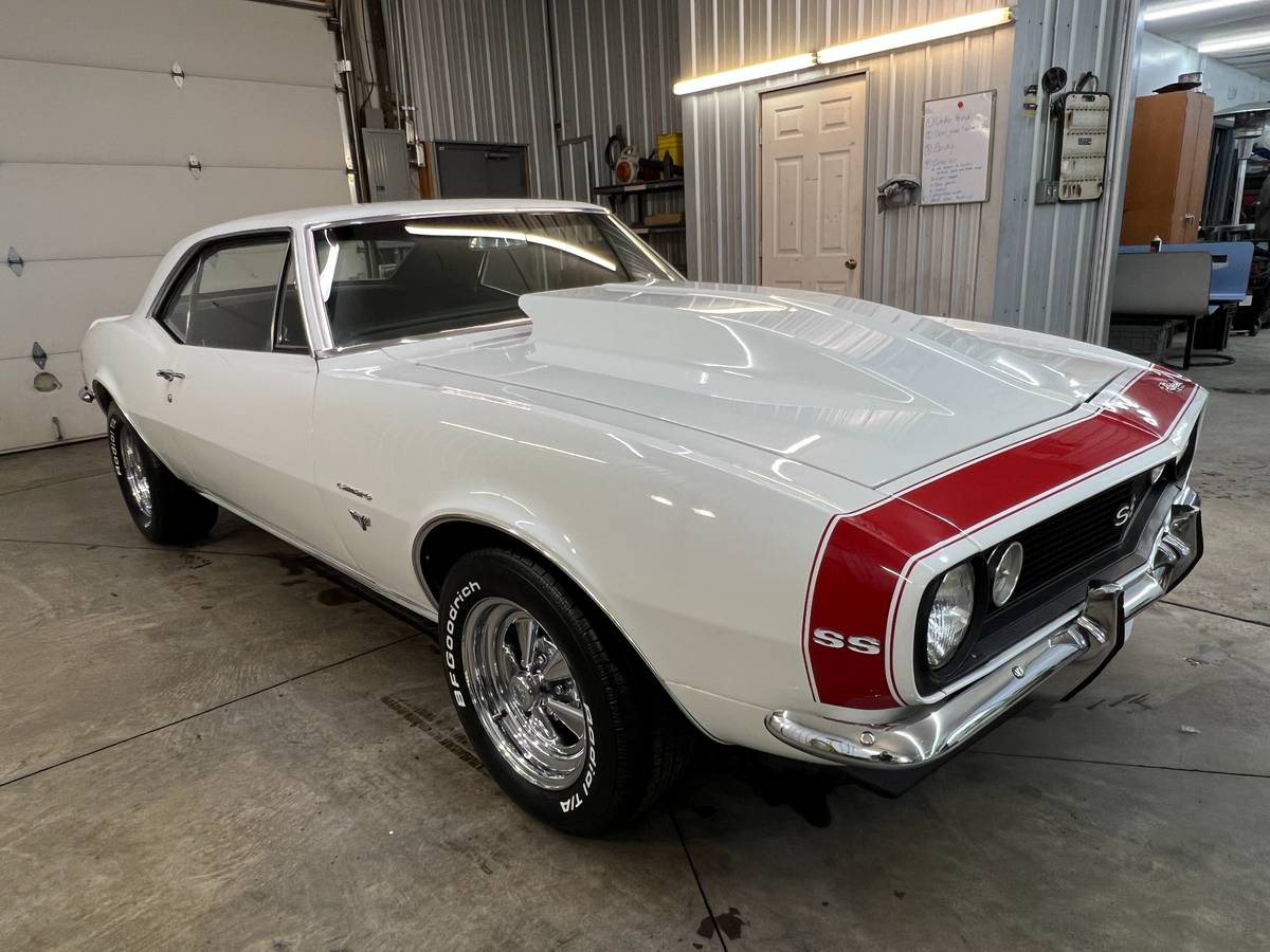 Chevrolet-Camaro-1967-white-9342-10