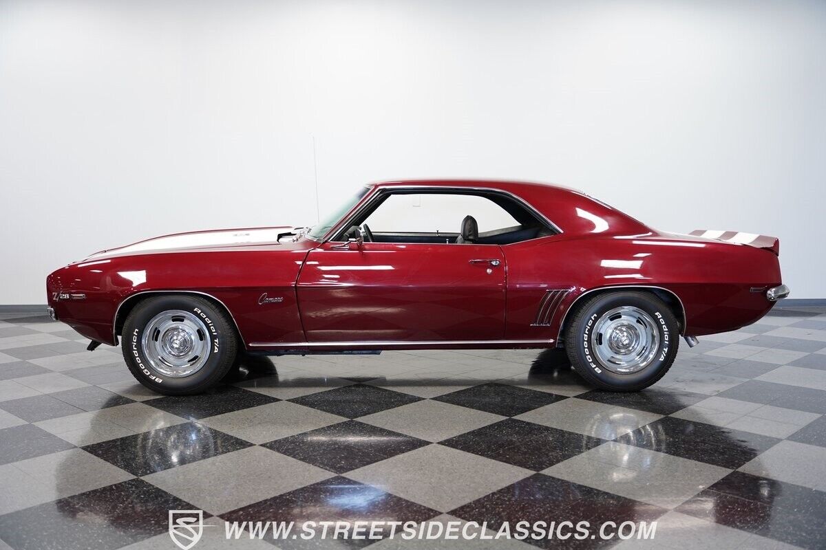 Chevrolet-Camaro-1969-Burgundy-Black-156081-2