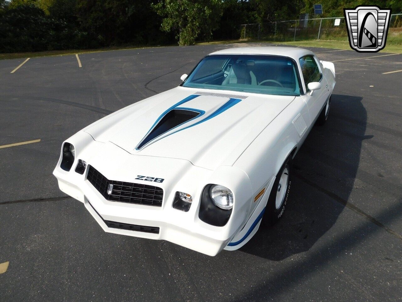 Chevrolet-Camaro-1979-White-Blue-90942-2