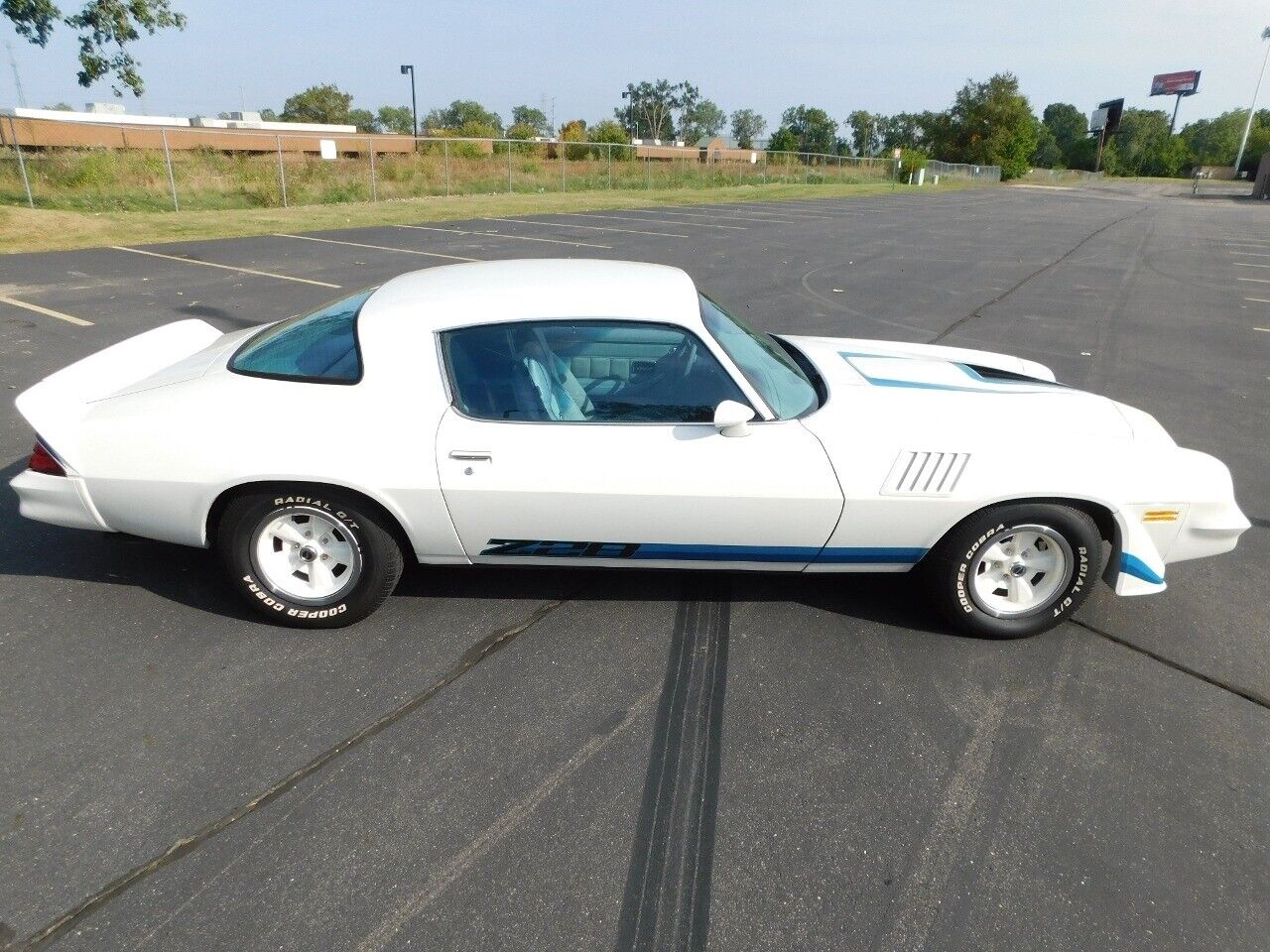 Chevrolet-Camaro-1979-White-Blue-90942-5