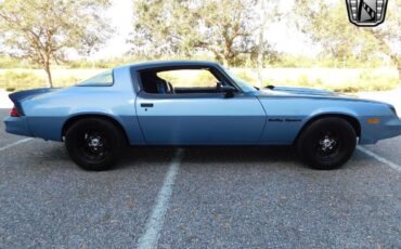 Chevrolet-Camaro-1981-Black-Blue-27415-3