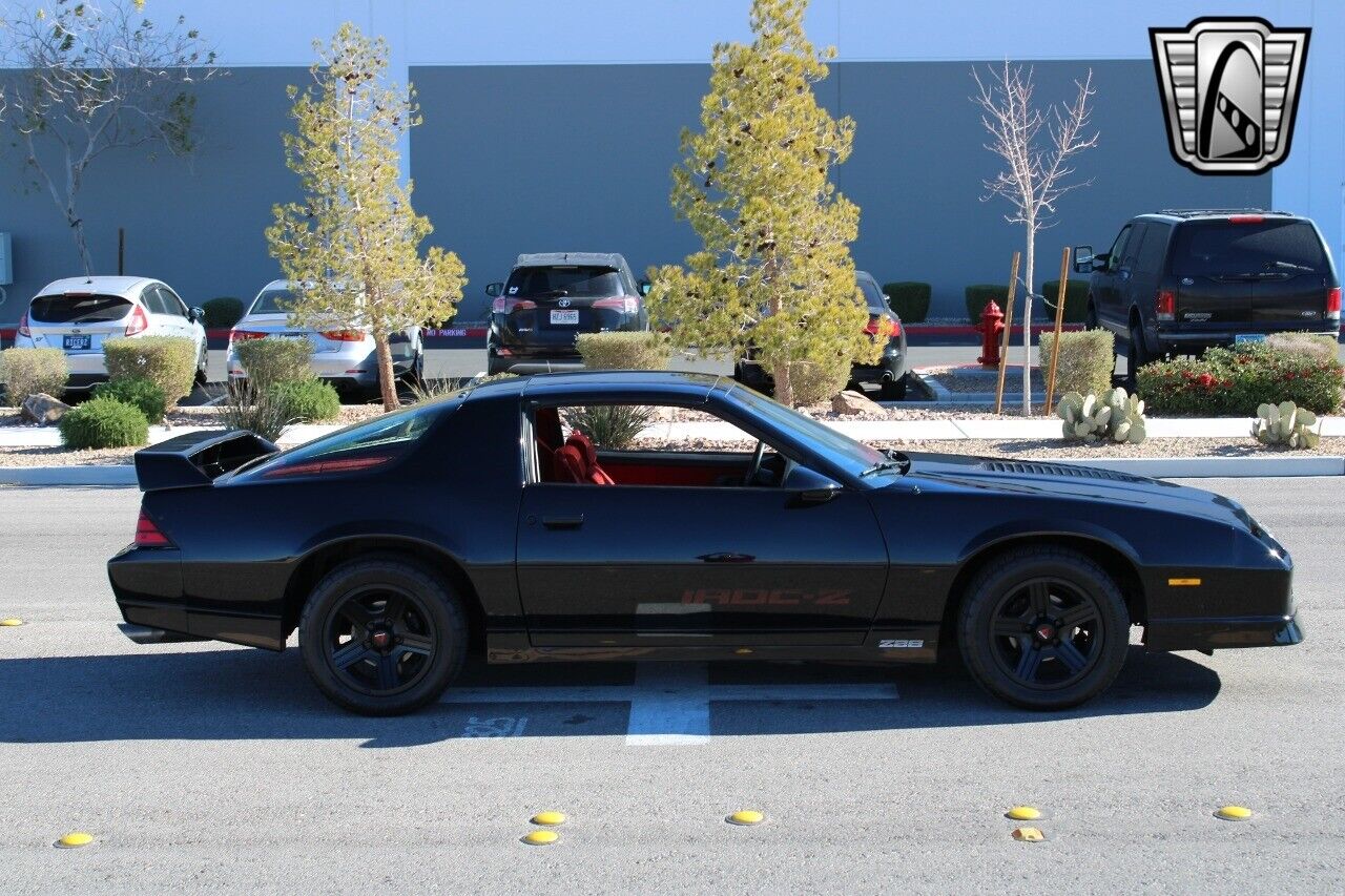 Chevrolet-Camaro-1987-Black-Black-84927-10