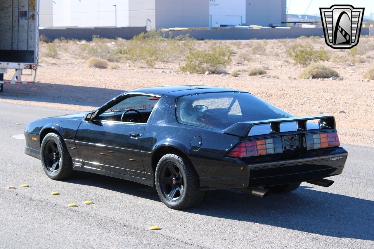 Chevrolet-Camaro-1987-Black-Black-84927-7