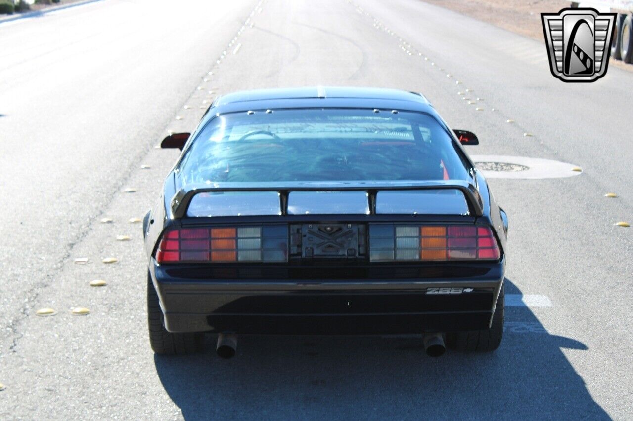 Chevrolet-Camaro-1987-Black-Black-84927-8