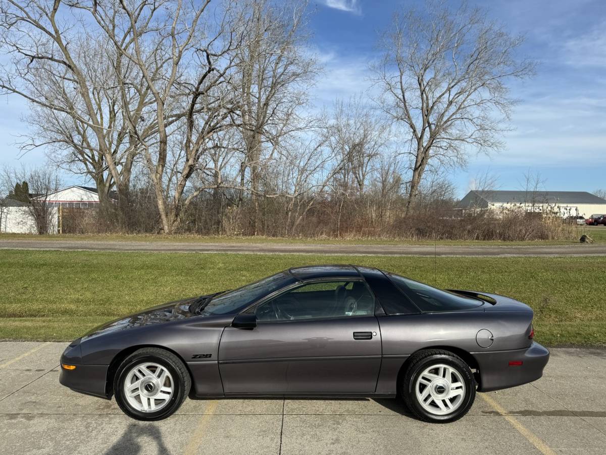 Chevrolet-Camaro-1994-79984-1