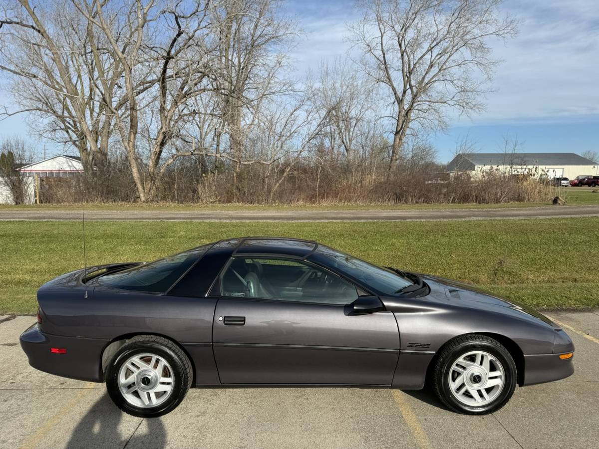 Chevrolet-Camaro-1994-79984-2