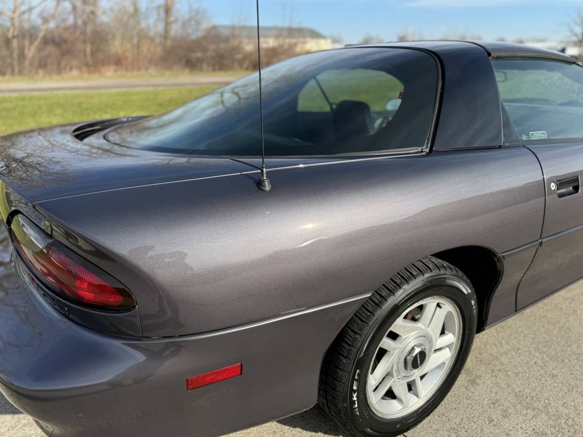 Chevrolet-Camaro-1994-79984-7