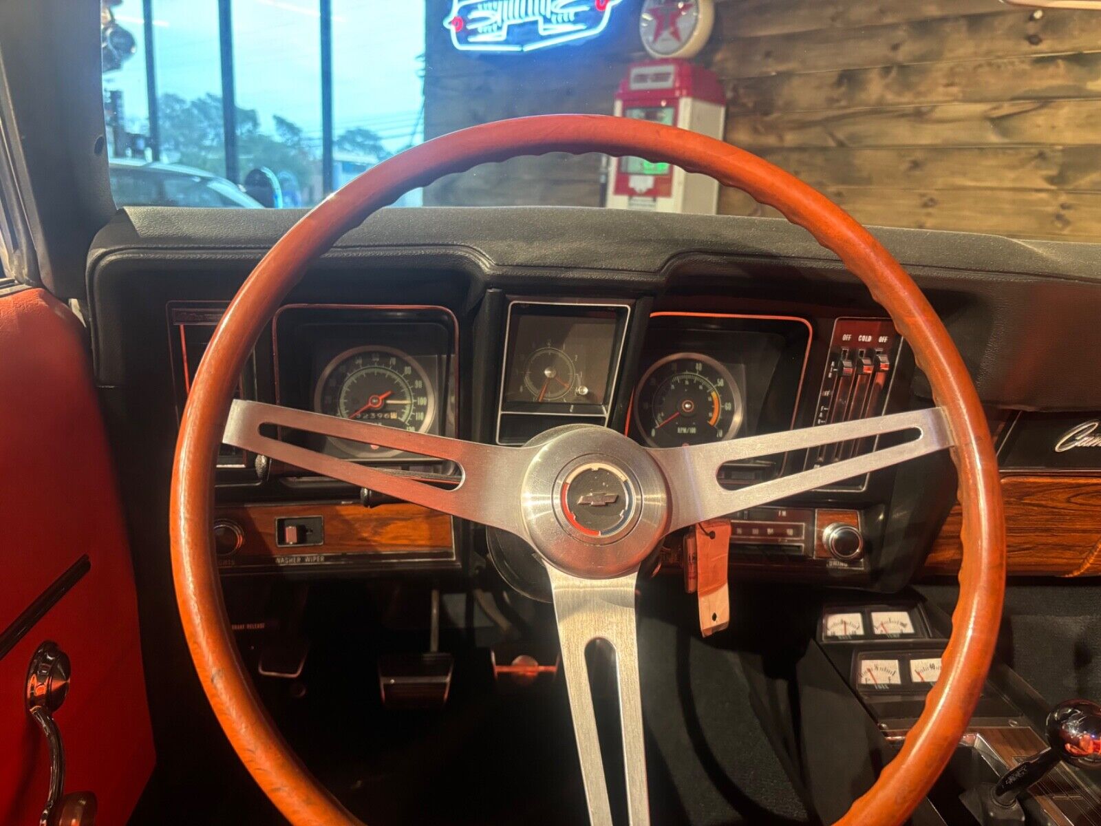 Chevrolet-Camaro-Cabriolet-1969-White-Orange-84323-15