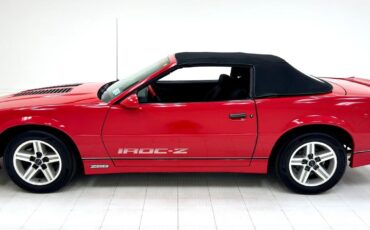 Chevrolet-Camaro-Cabriolet-1987-Red-Black-103931-2