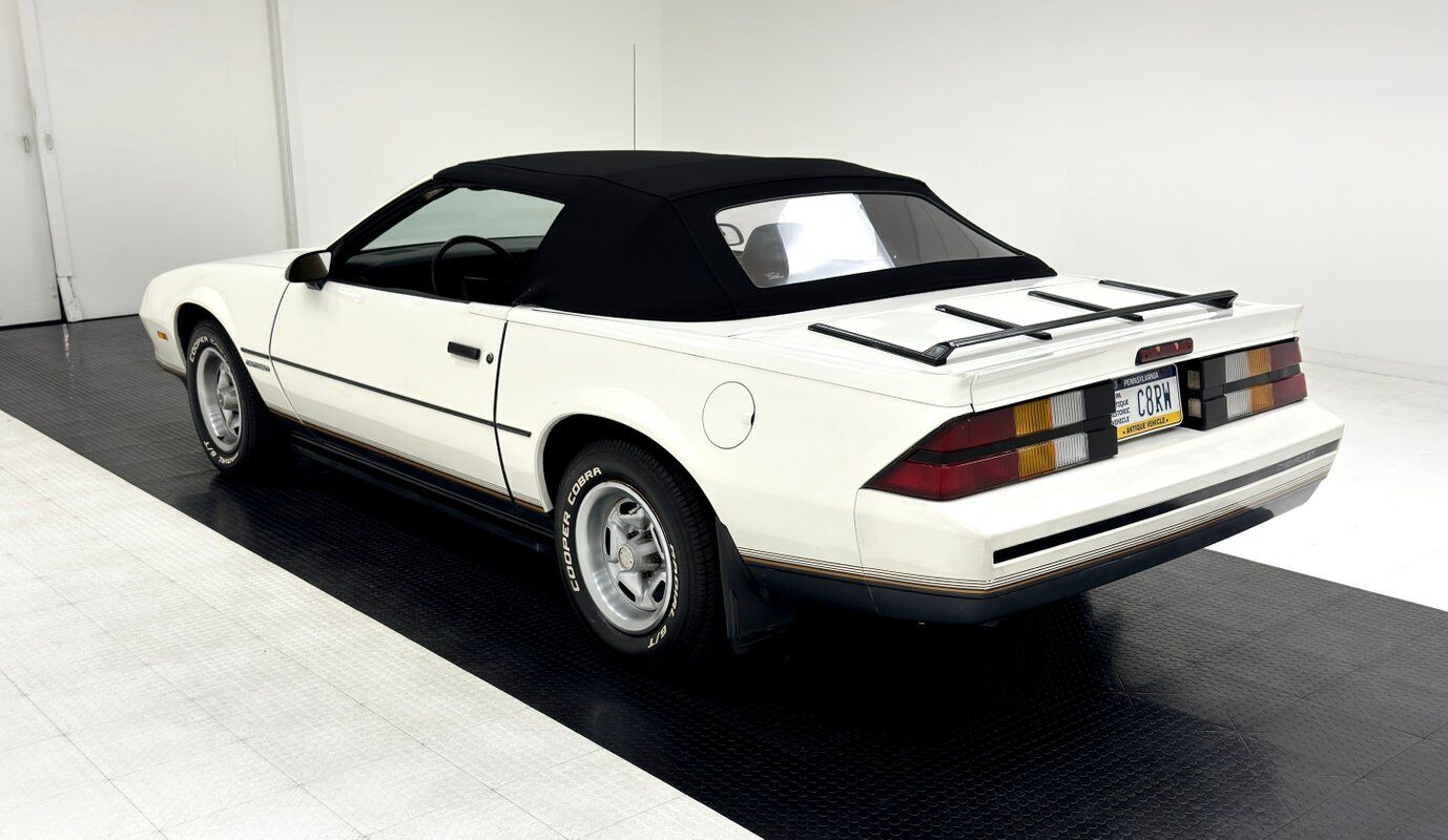 Chevrolet-Camaro-Cabriolet-1987-White-Beige-135273-4