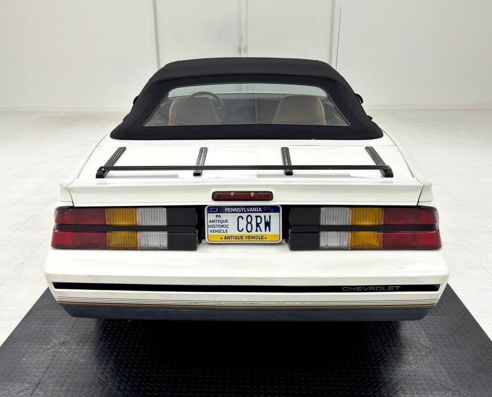 Chevrolet-Camaro-Cabriolet-1987-White-Beige-135273-6